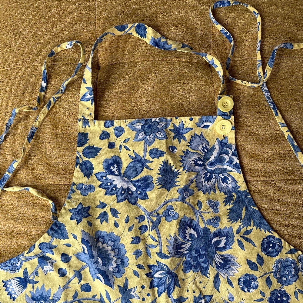 April Cornell Apron, blue flowers on a yellow background